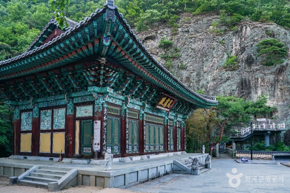 군위_군위 아미타여래삼존 석굴 (1)