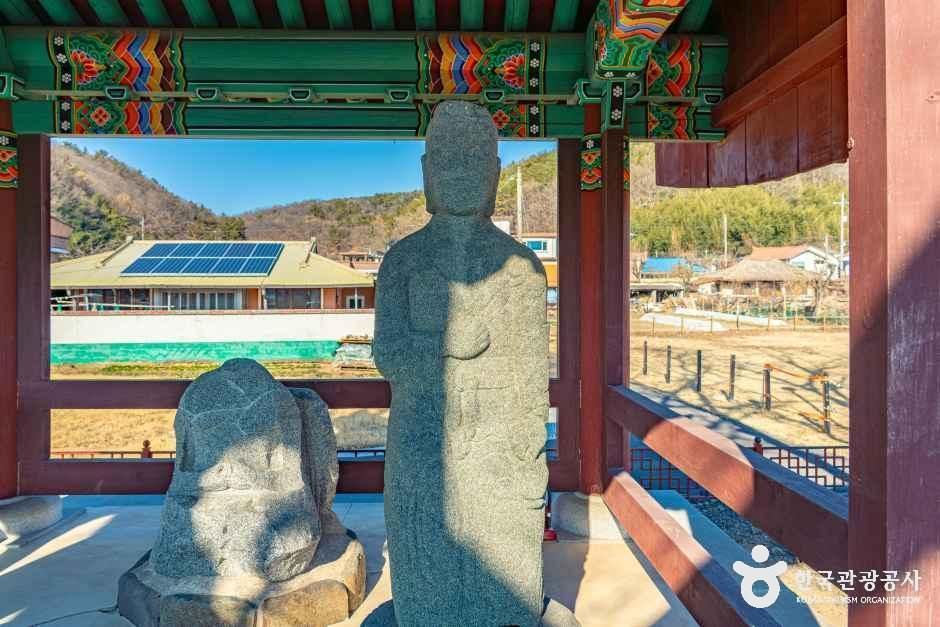 함안_함안 대산리 석조삼존상 (3).jpg