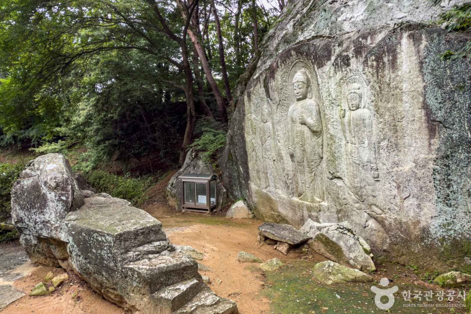 경북_경주_경주 율동 마애여래삼존입상 (7)