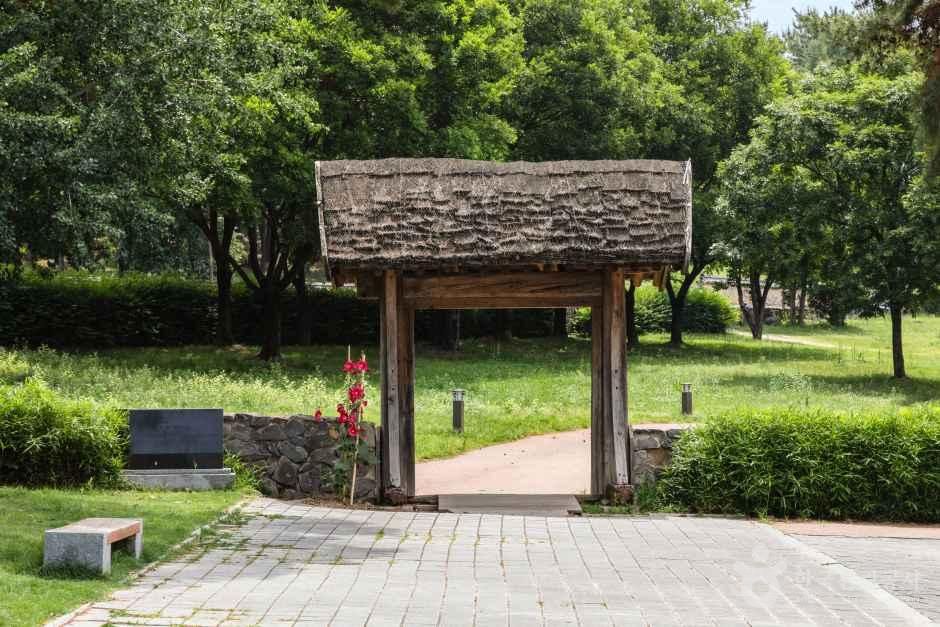 경남_김해_김해구지봉_외부_1-1.jpg