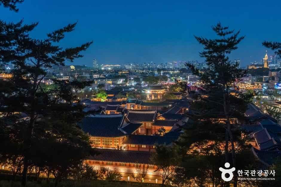 경기_수원_화성행궁_외부_08.jpg