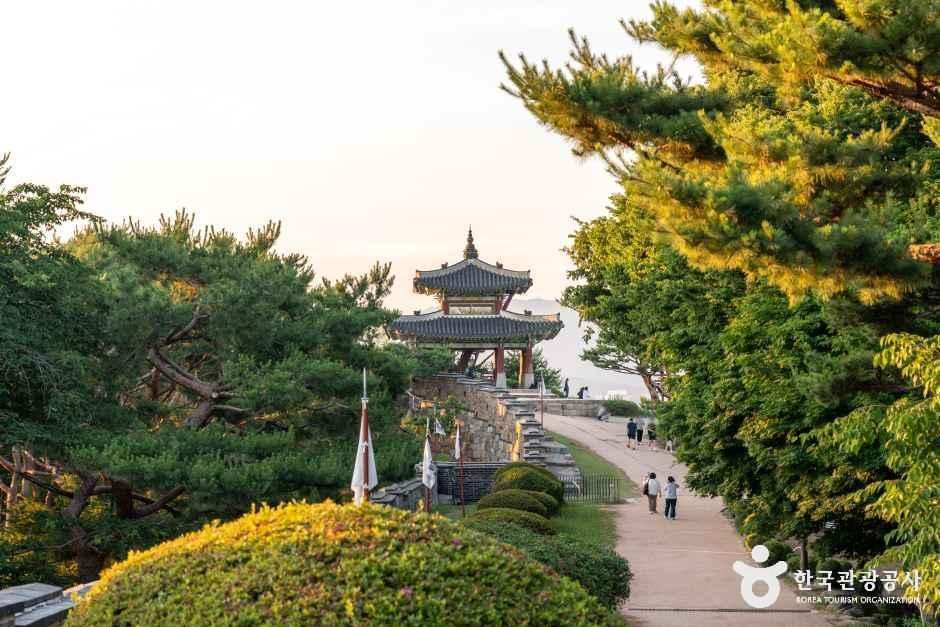 경기_수원_화성행궁_외부_04.jpg