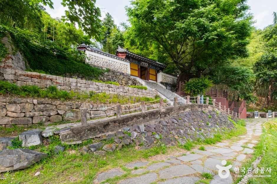 경남_밀양_아랑각_외부_7.jpg