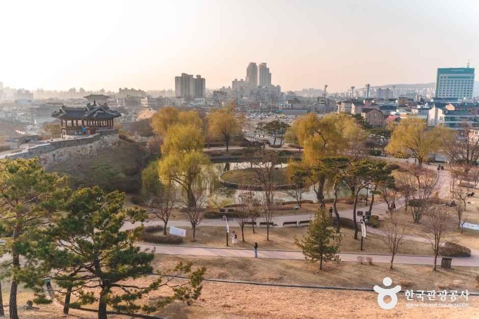 경기_수원_방화수류정(동북각루)_외부_3.jpg