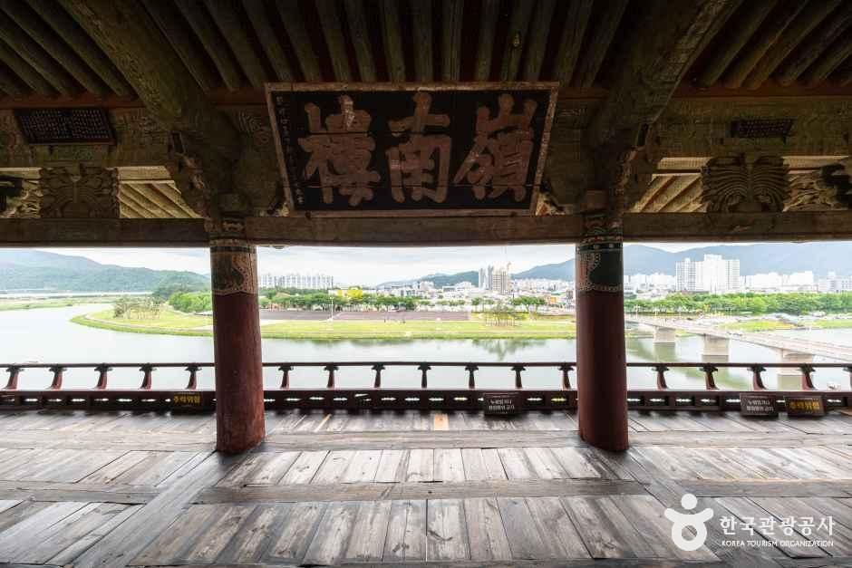 경남_밀양_영남루_외부_5.jpg