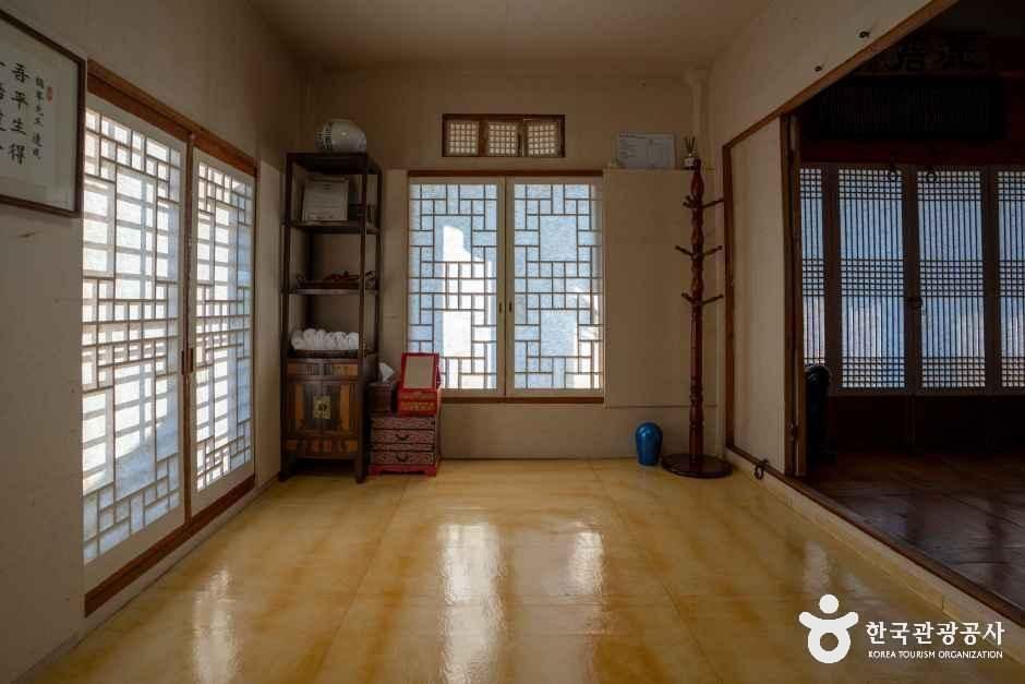 경북_안동_의성김씨학봉종택_내부_04.jpg