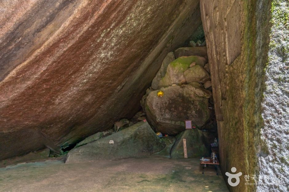거창_거창 가섭암지 마애여래삼존입상 (4)