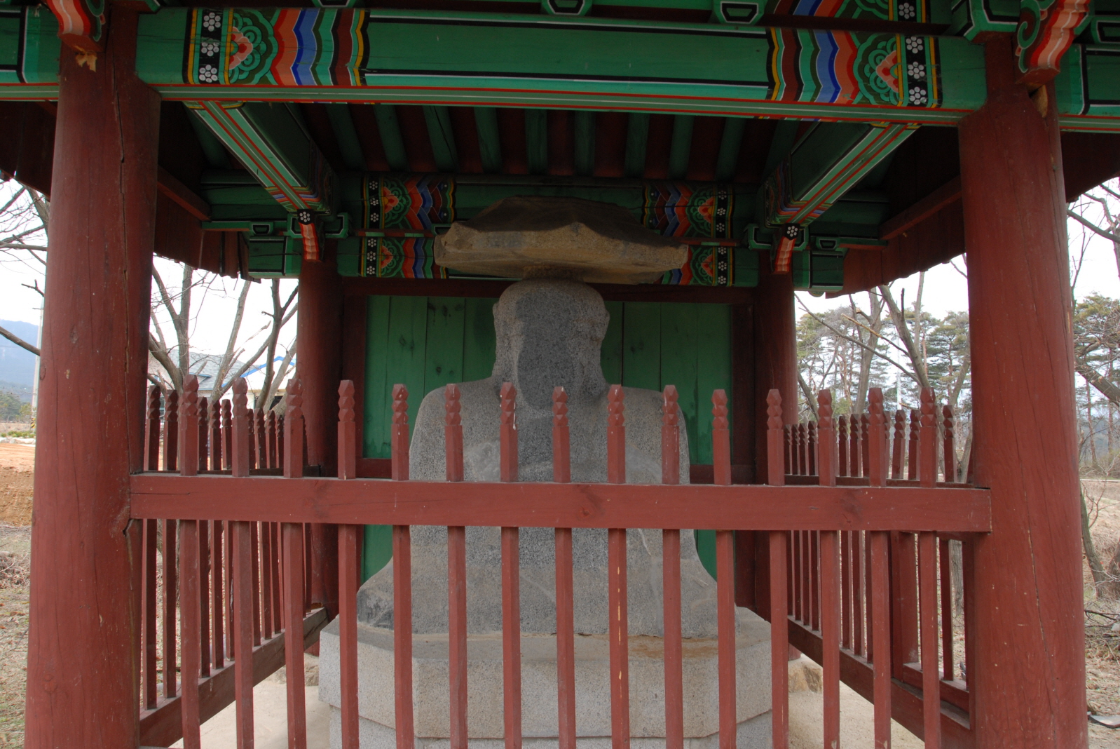 강릉굴산사지석불좌상 (촬영:문화재청)