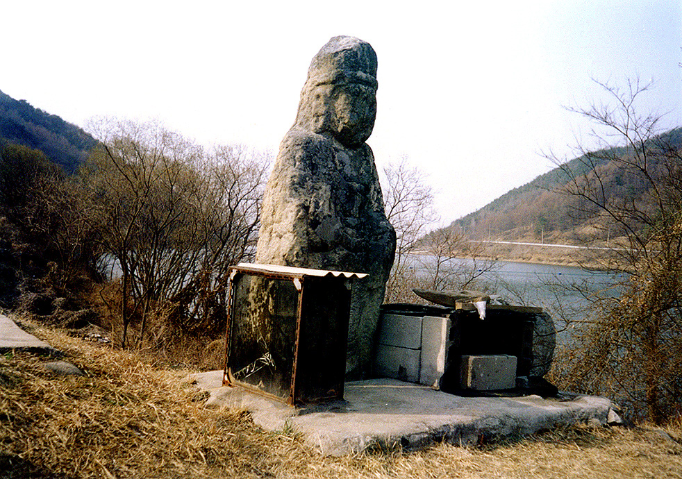 괴산율리석조관음보살입상