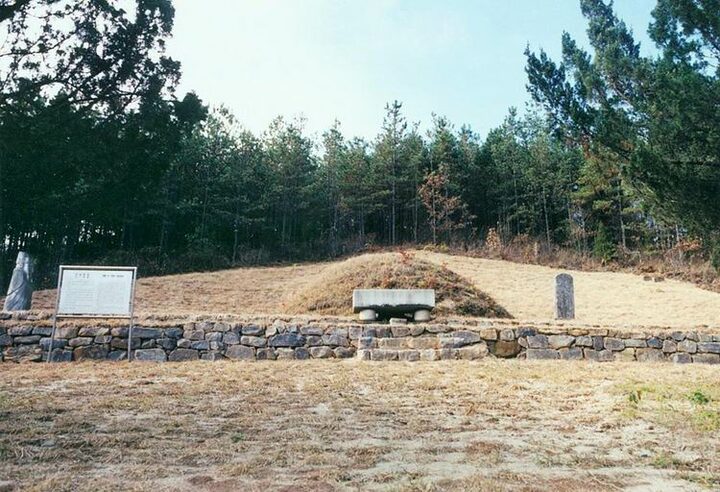성삼문의묘정면