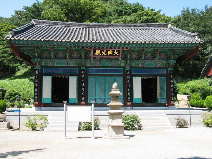 일락사 대웅전