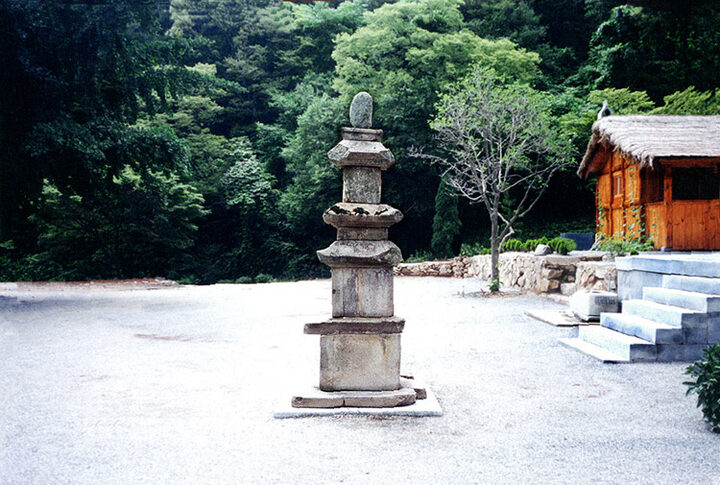 일락사삼층석탑