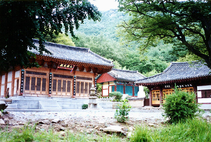 일락사삼층석탑전경