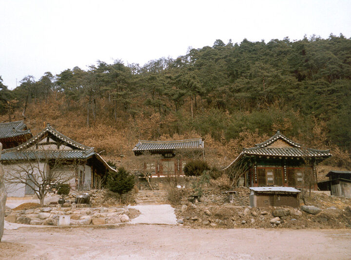 용담사전경