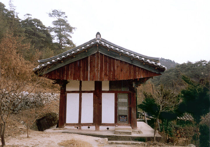 용담사무량전좌측면