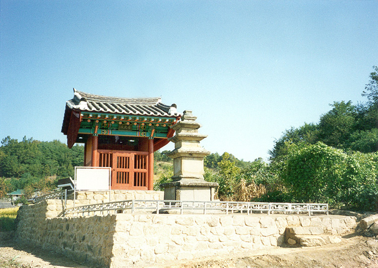 예천향석리석불보호각