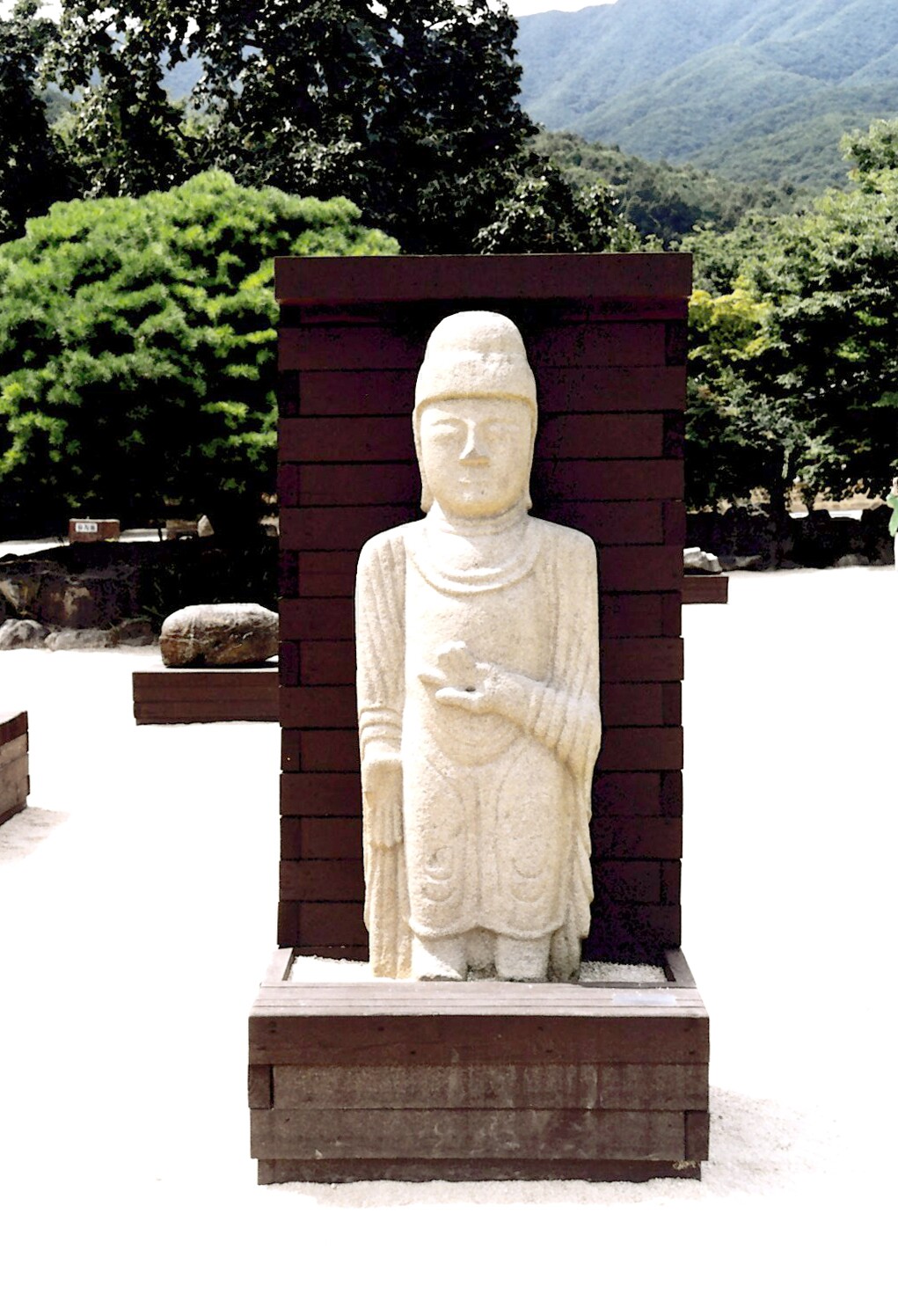 동해사 석조여래 입상