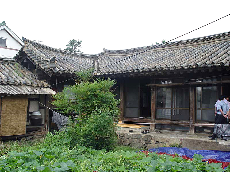 안채(좌)