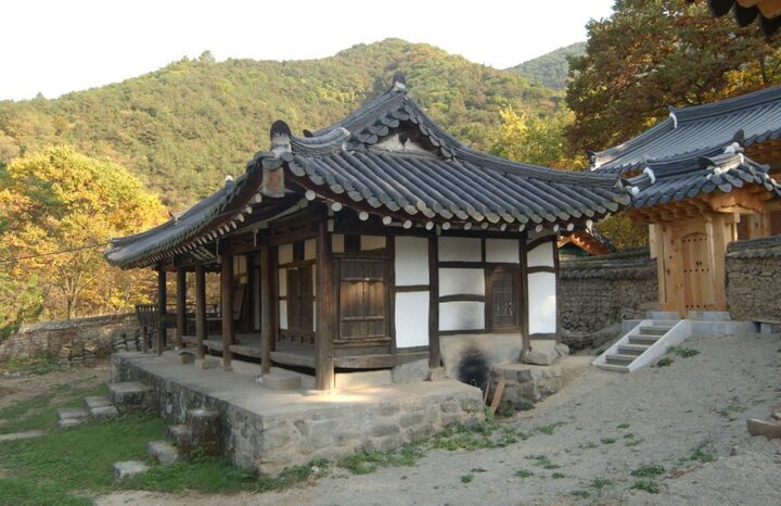 저존재 우측