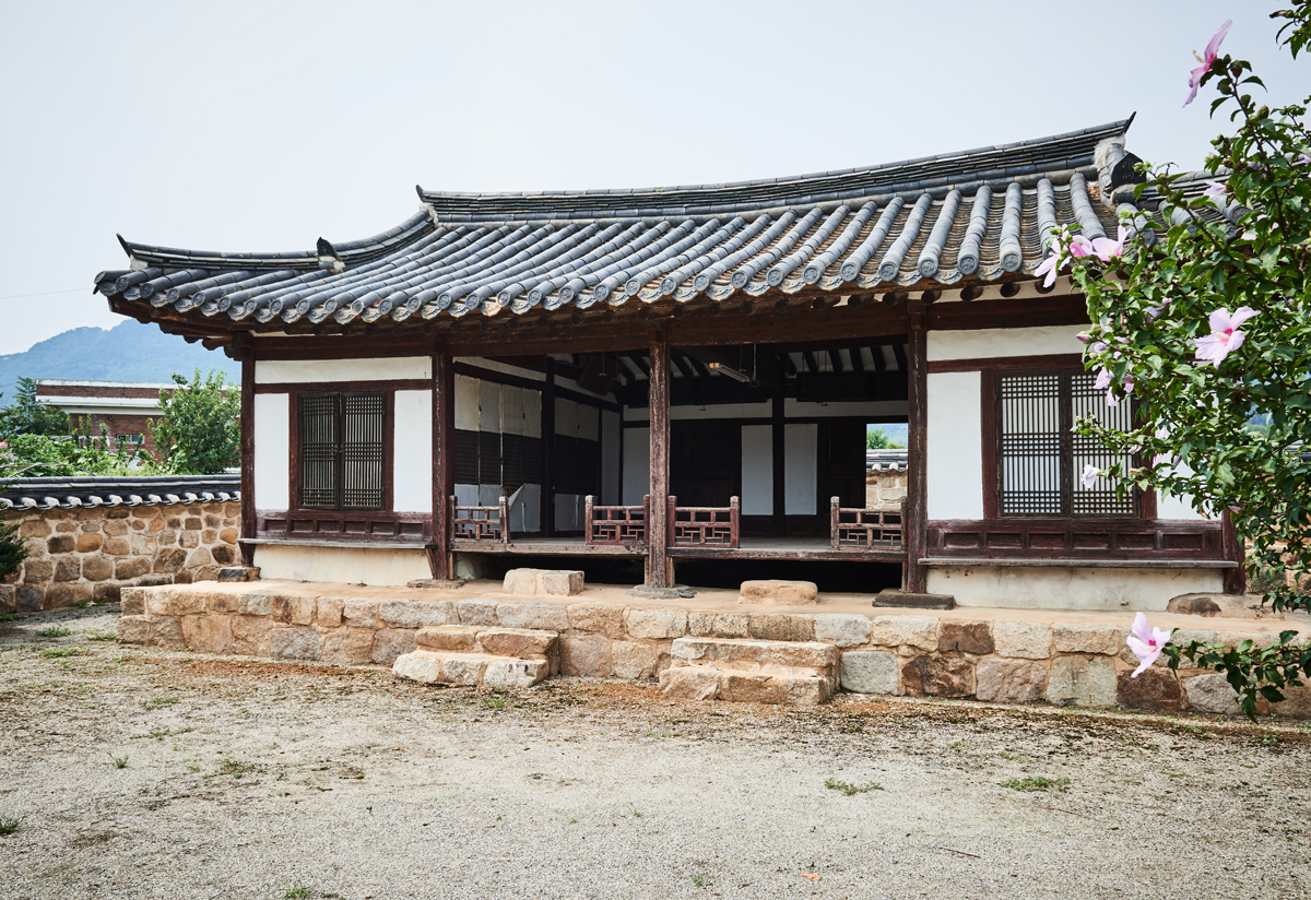문화재자료_괴산 봉서재_정측면