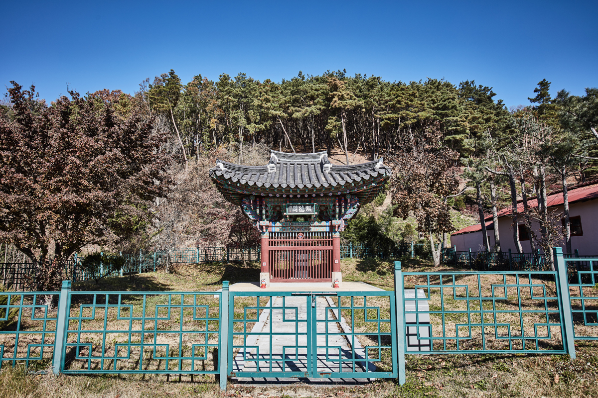문화재자료_보은 김진묵송덕비및비각_전경