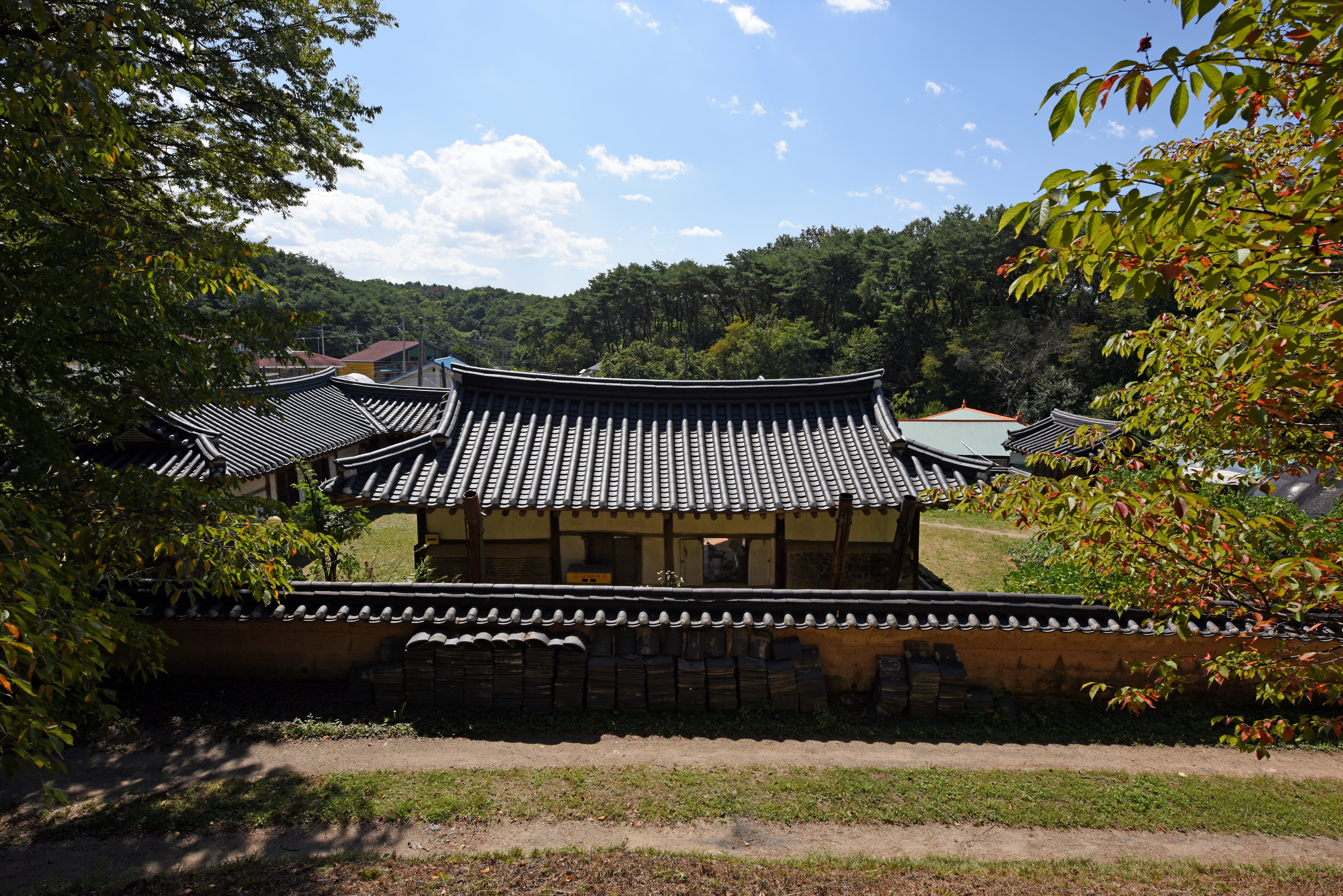 배면 전경 (촬영년도 : 2015년)