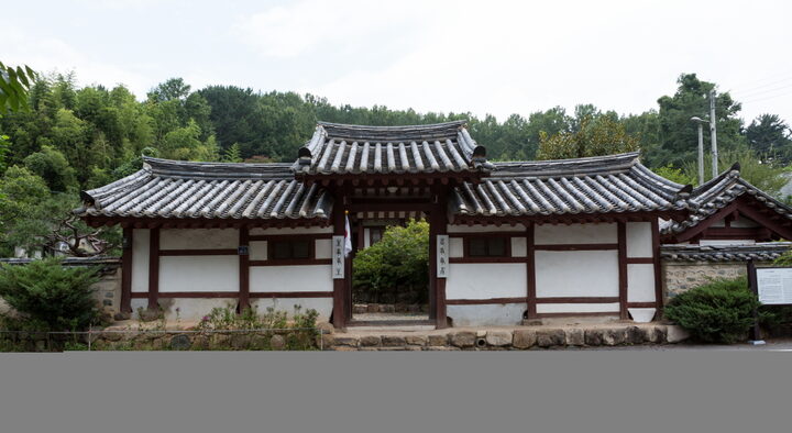 밀양 의첨재_솟을대문 입구 (촬영년도 : 2015년)