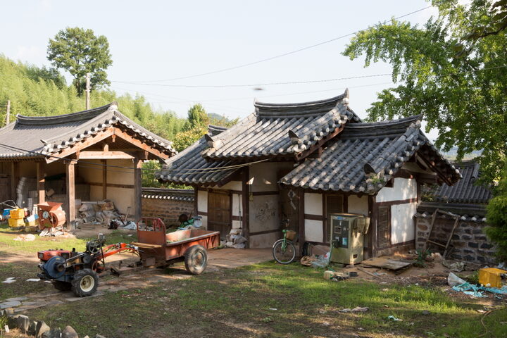 진주 마진리 이씨고가_솟을대문 뒤쪽 방향 (촬영년도 : 2015년)