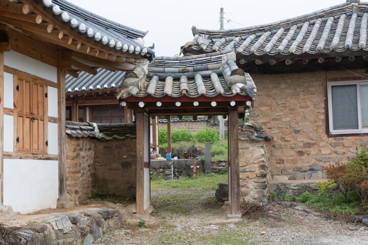진주 청원리 이씨고가_협문 (촬영년도 : 2015년)