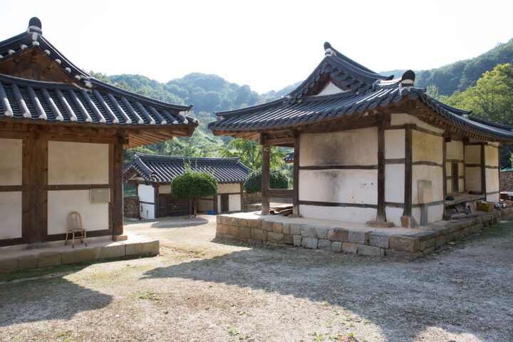 진주 오방재_뒤쪽 전경 (촬영년도 : 2015년)