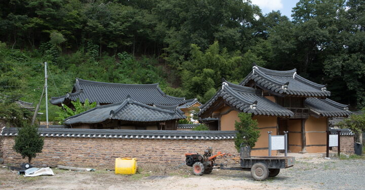 창녕 동산서당 강당_측면 전경 (촬영년도 : 2015년)