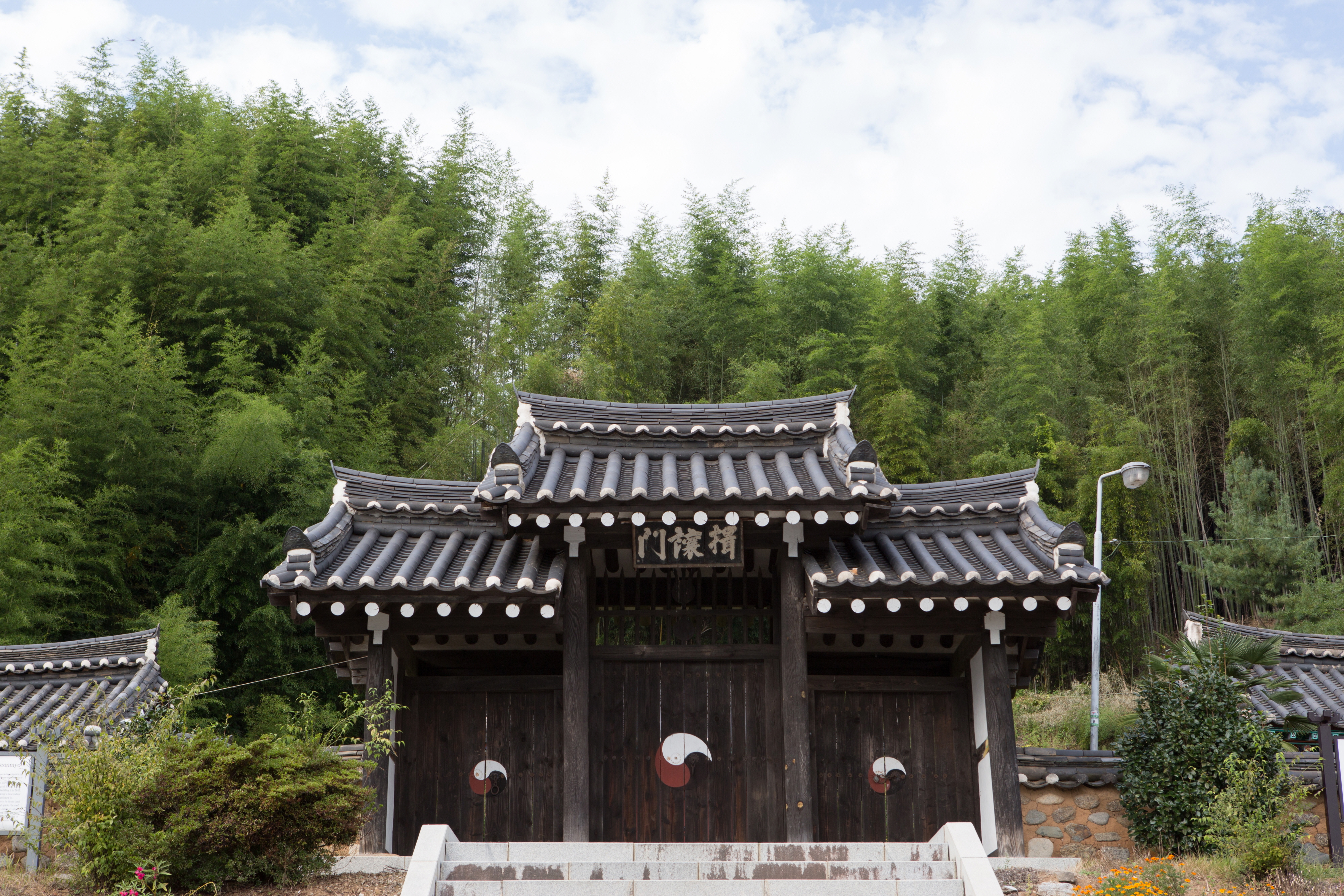 하동 경천묘_읍양문 (촬영년도 : 2015년)