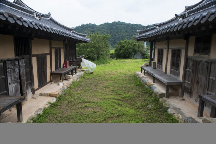 성산여씨하회댁_대청마루에서 내려 본 마당 (촬영년도 : 2015년)
