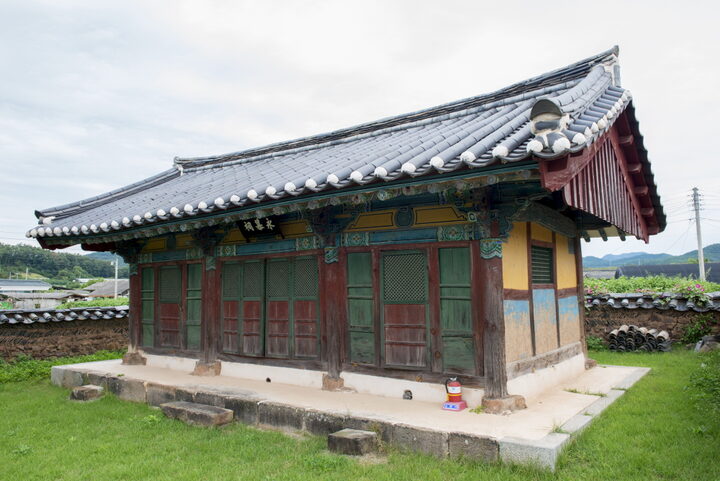 망호리남씨영모사_측면 (촬영년도 : 2015년)