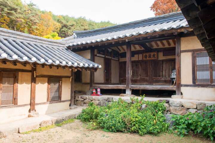 전주류씨호암재사_안마당 (촬영년도 : 2015년)