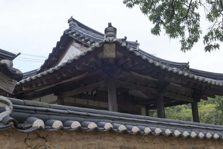 의성이계당_팔작기와 (촬영년도 : 2015년)