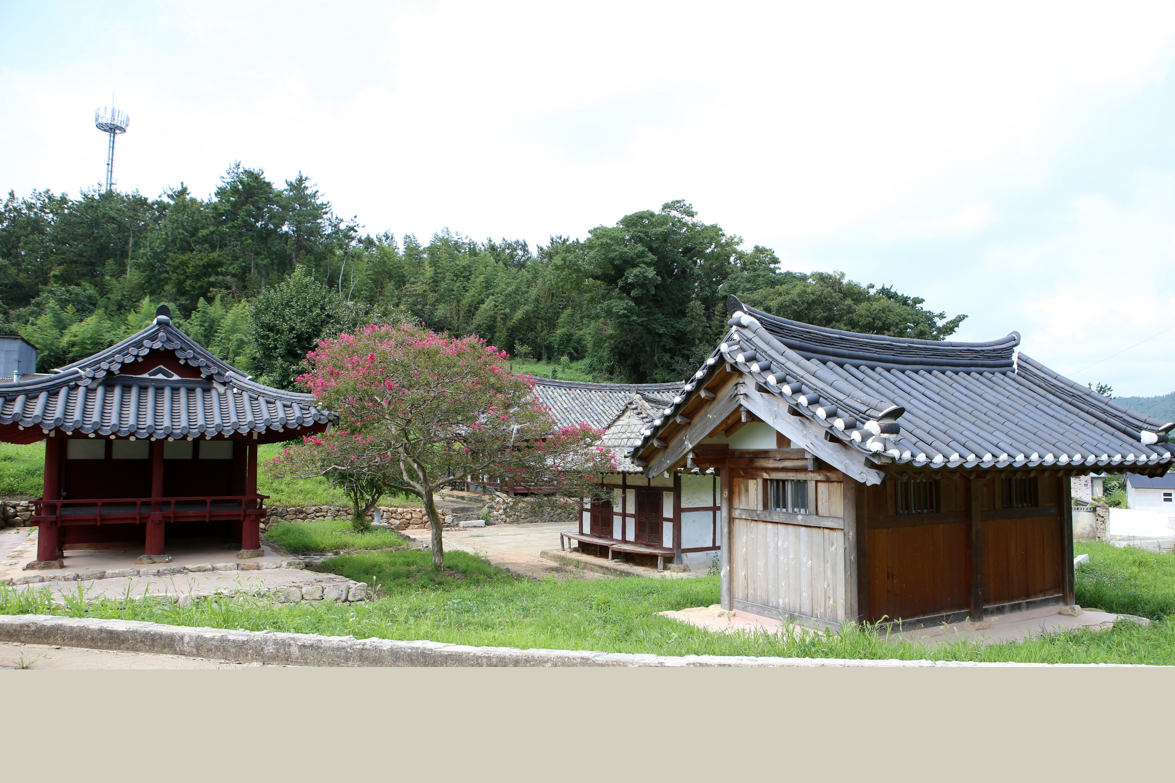 강진 여택정_전경2 (촬영년도 : 2015년)