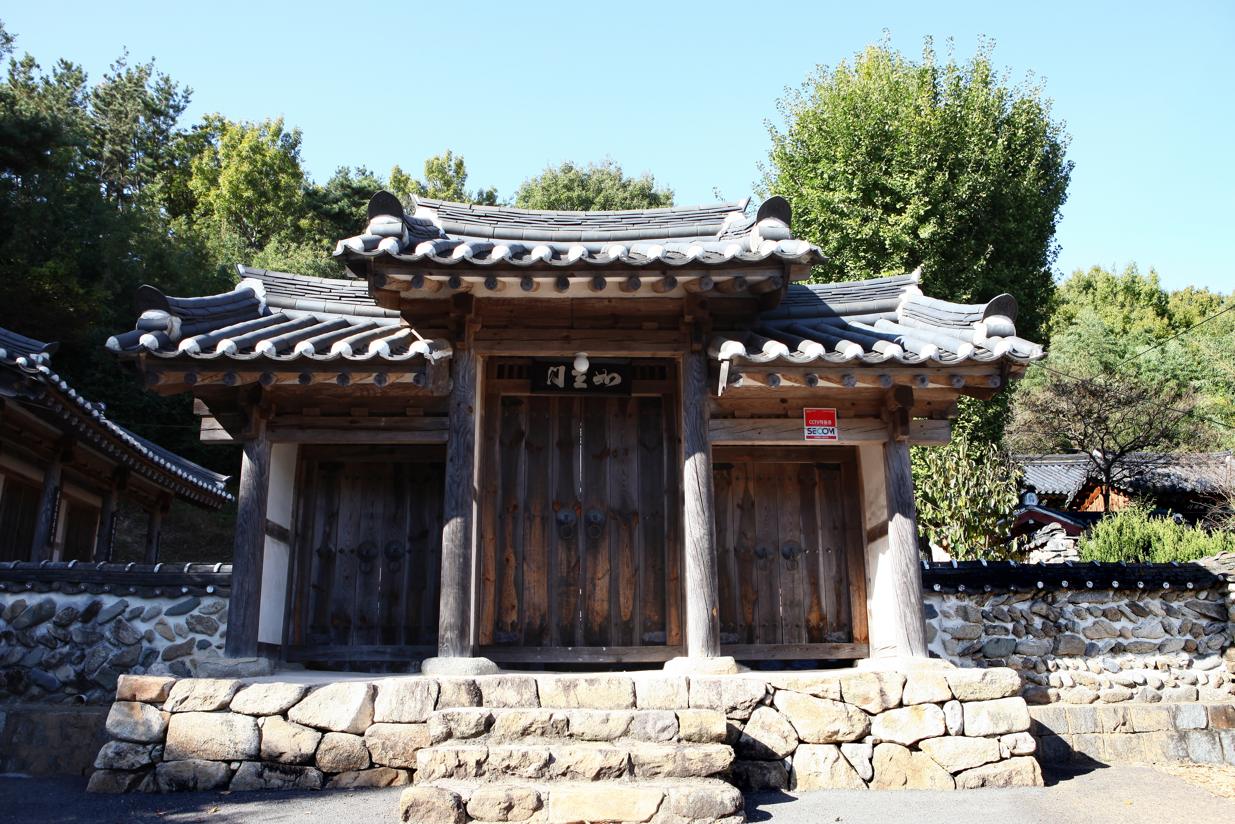 충열사_여재문 (촬영년도 : 2015년)