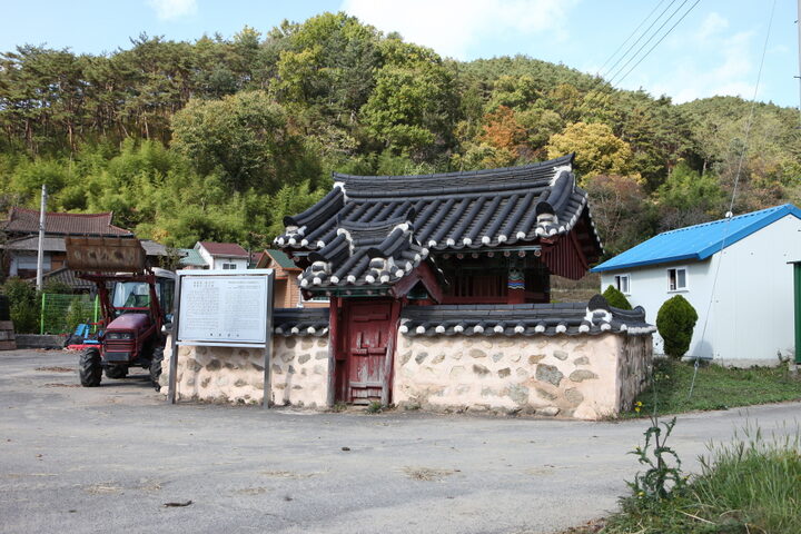 쌍봉리충신각_전경 (촬영년도 : 2015년)