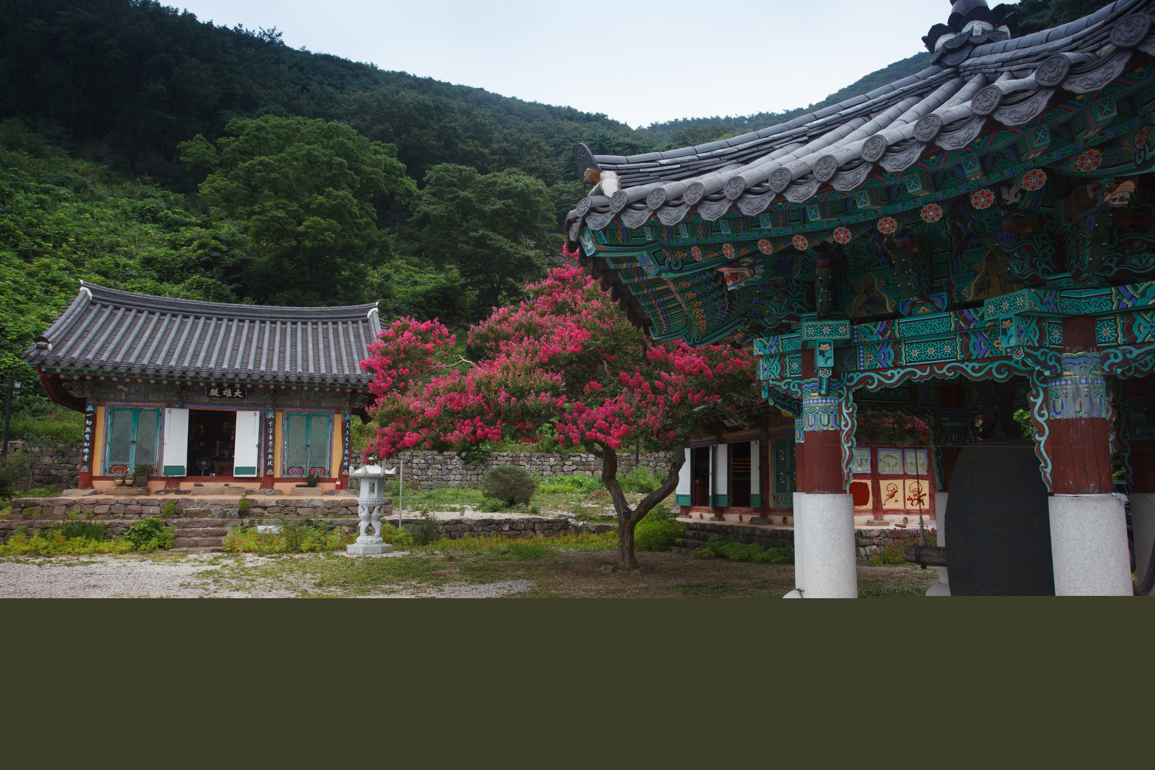 상원사대웅전_범종각 (촬영년도 : 2015년)
