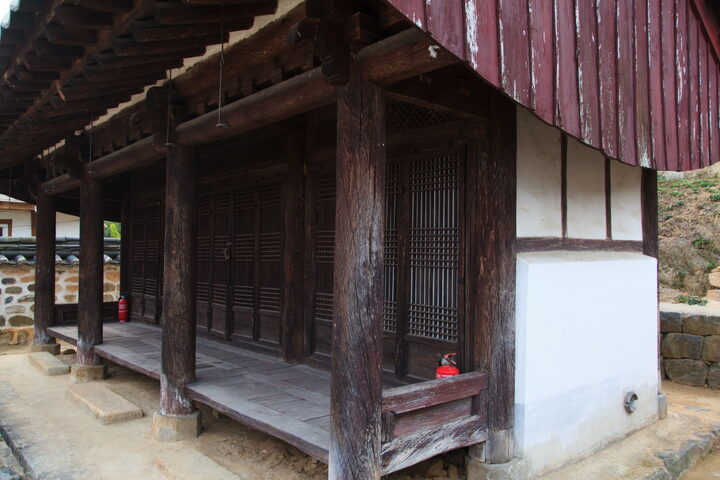 충헌공윤전사우_측면 (촬영년도 : 2015년)