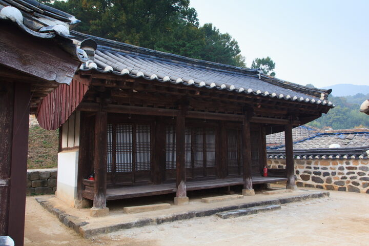 충헌공윤전사우_좌측면 (촬영년도 : 2015년)