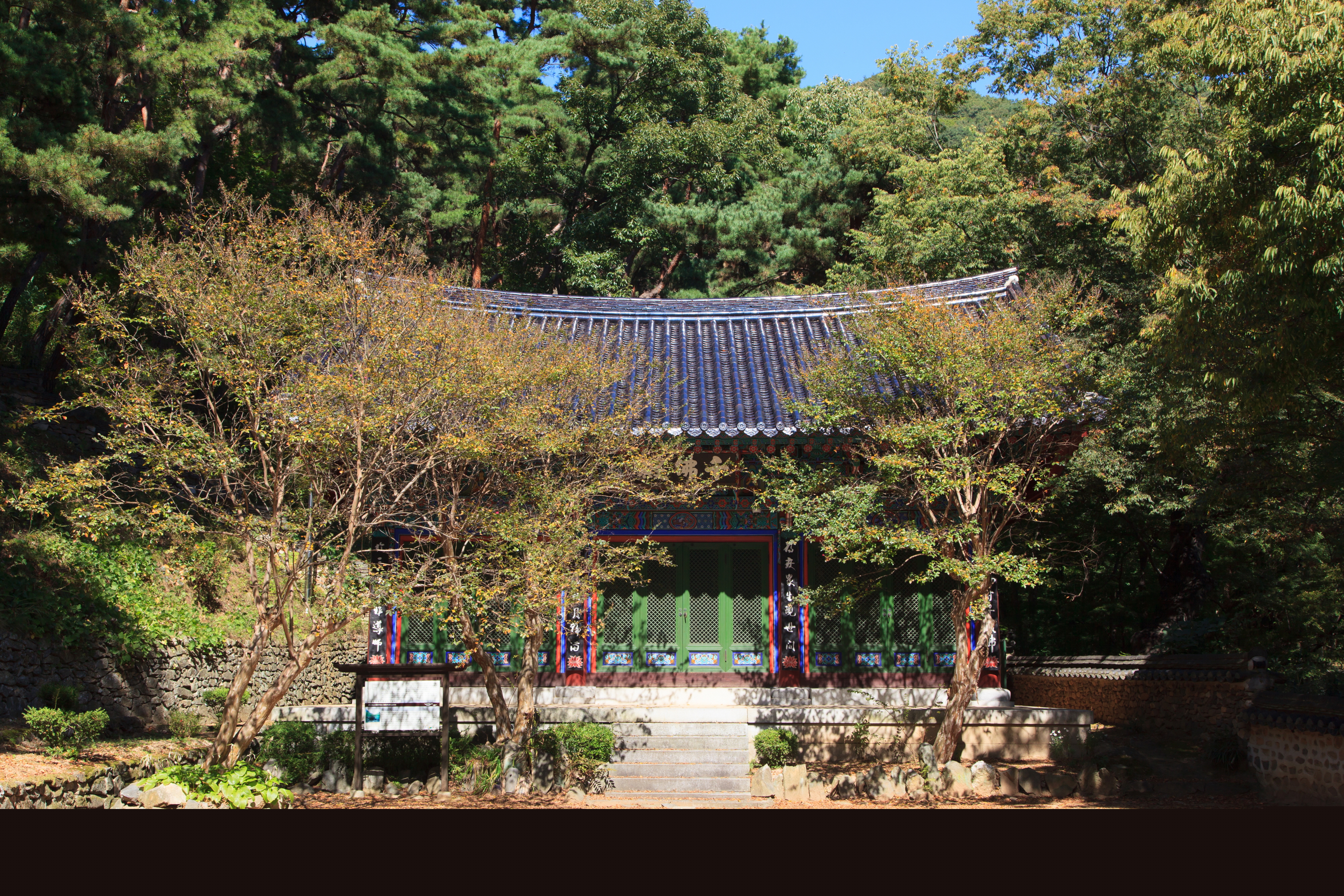 향천사천불전_전경1 (촬영년도 : 2015년)