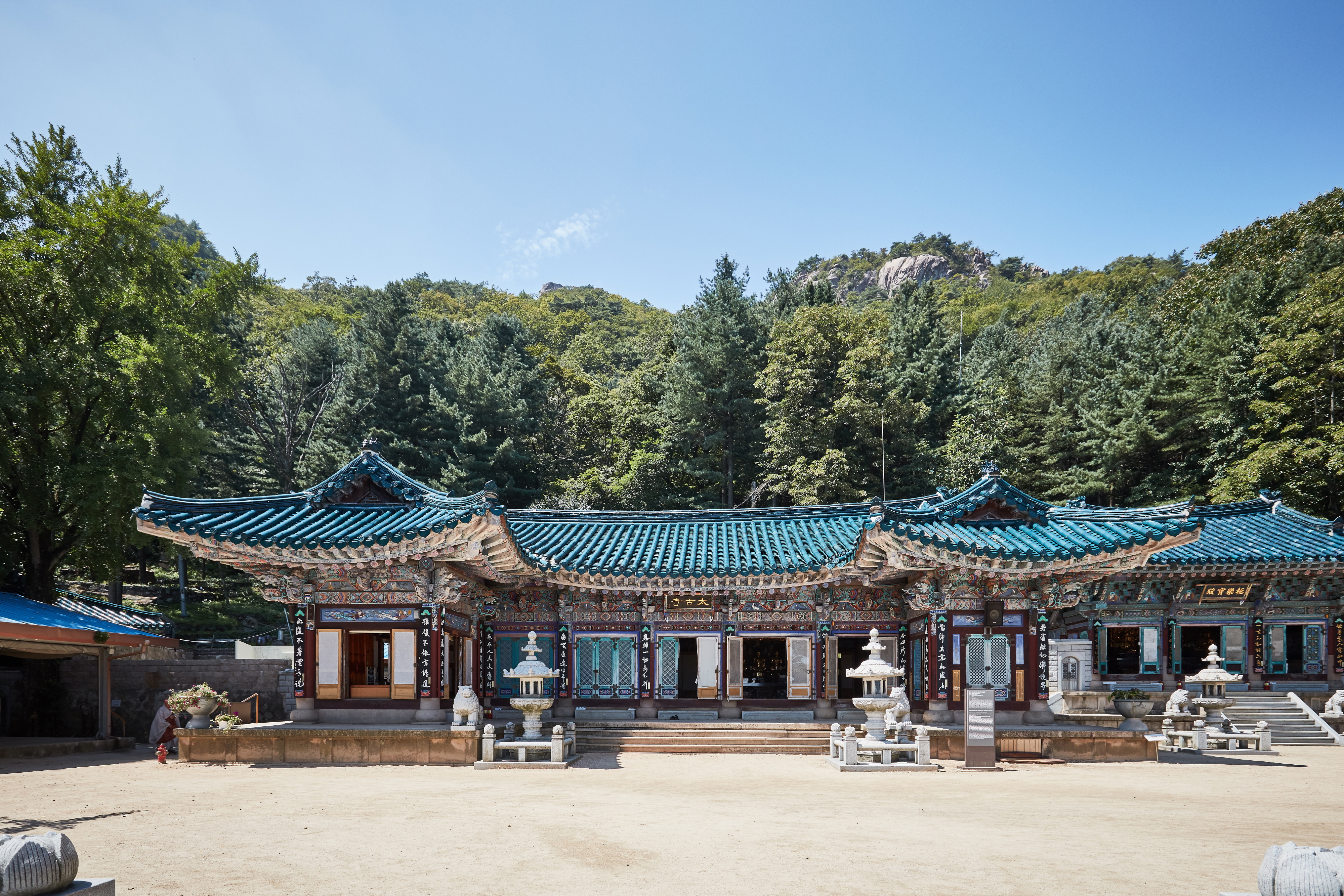 태고사 대웅전