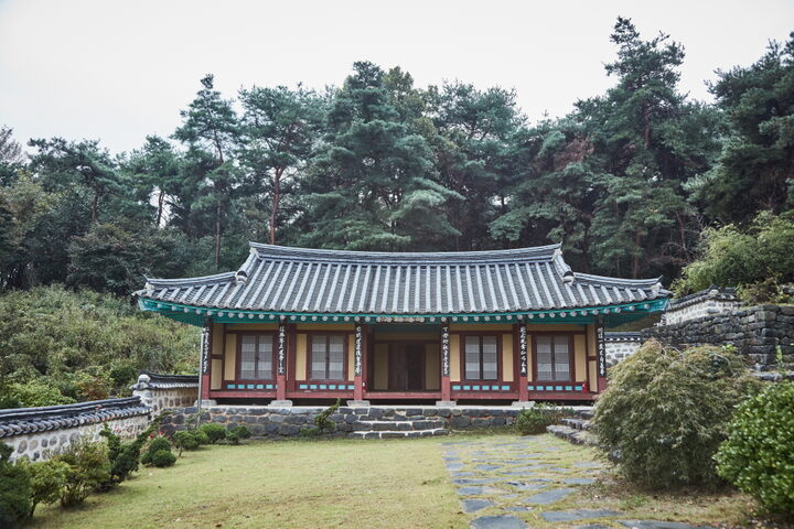 전씨시조단소 및 재실