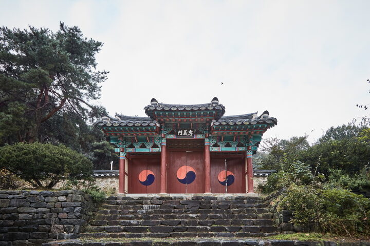 전씨시조단소 및 재실