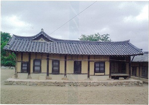 안채(좌측면)