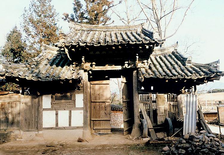 솟을삼문