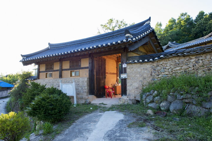 대문채 전경