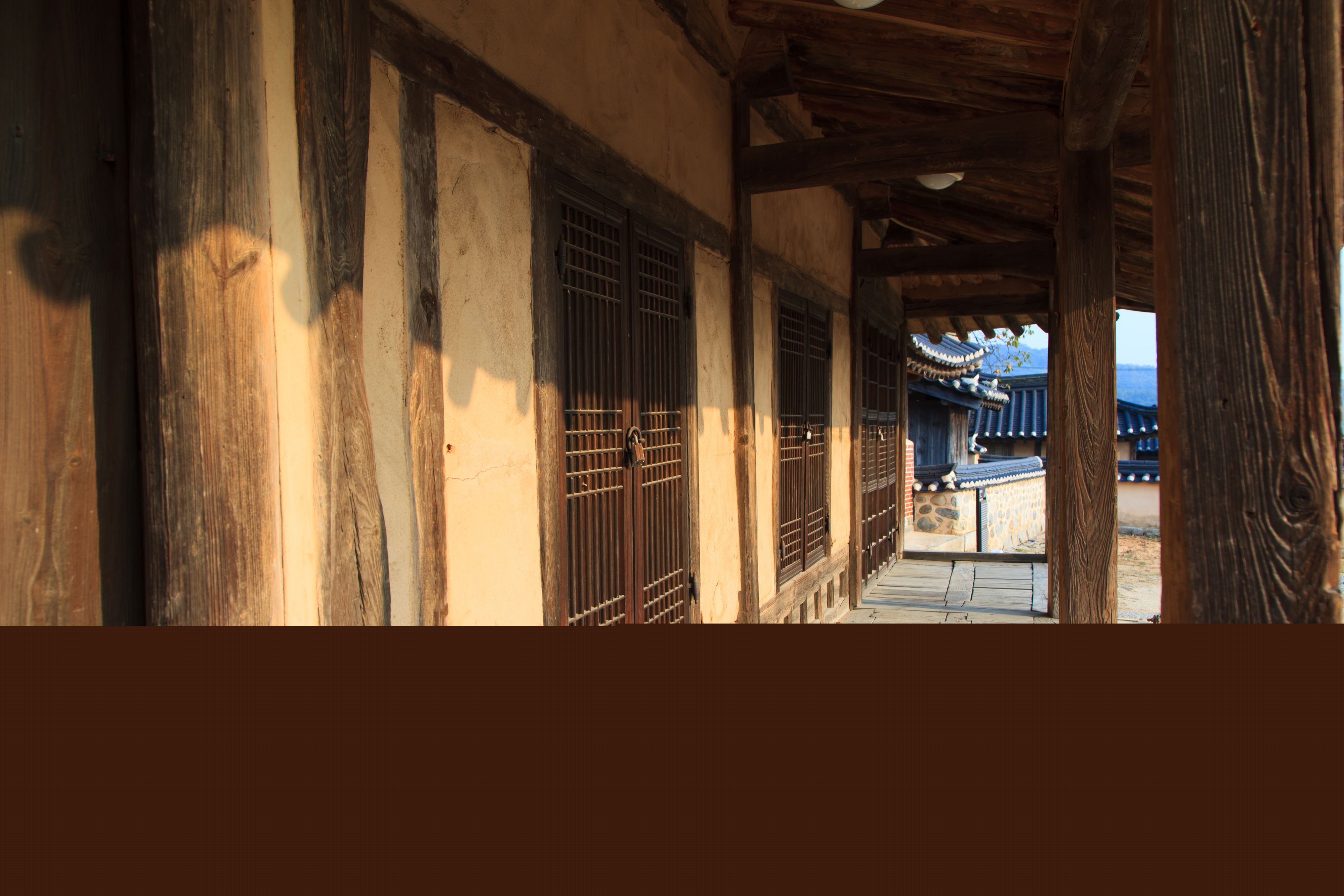 아산윤승구가옥_사랑채 툇마루 (촬영년도 : 2015년)